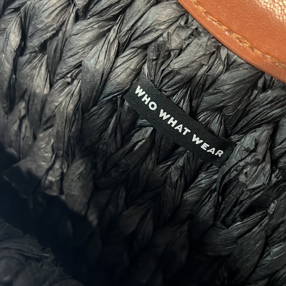 Who What Wear Black Tote With Brown Handles - Picture 3 of 7